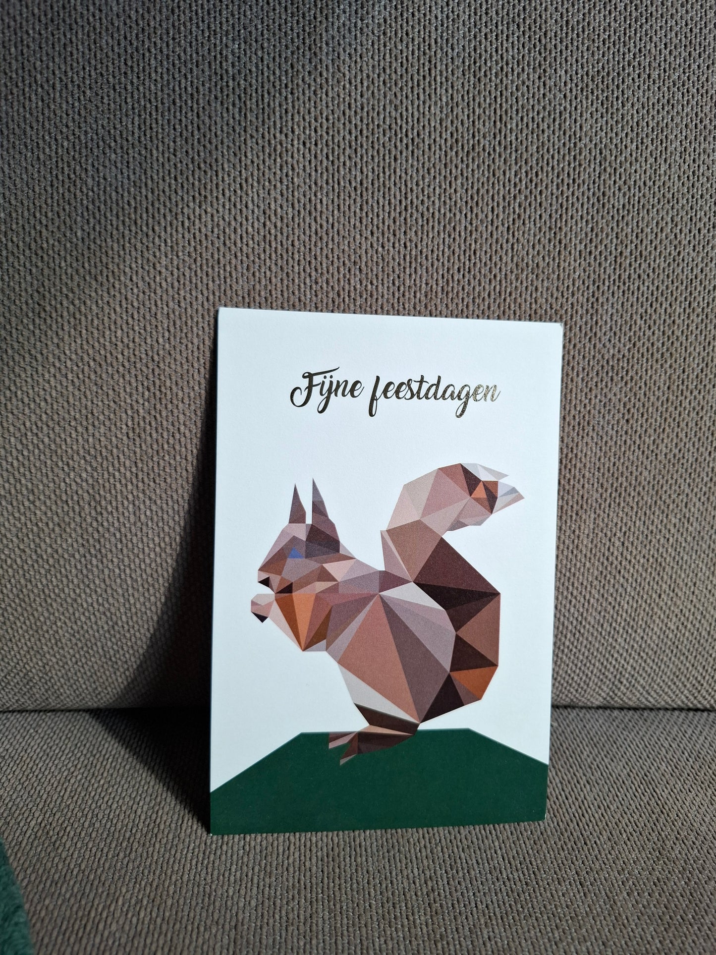 Postkaart fijne feestdagen eekhoorn met goudfolie