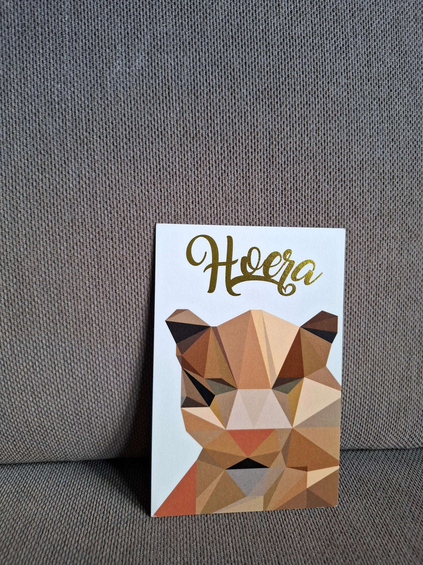 Postkaart hoera leeuwin met gouden folie