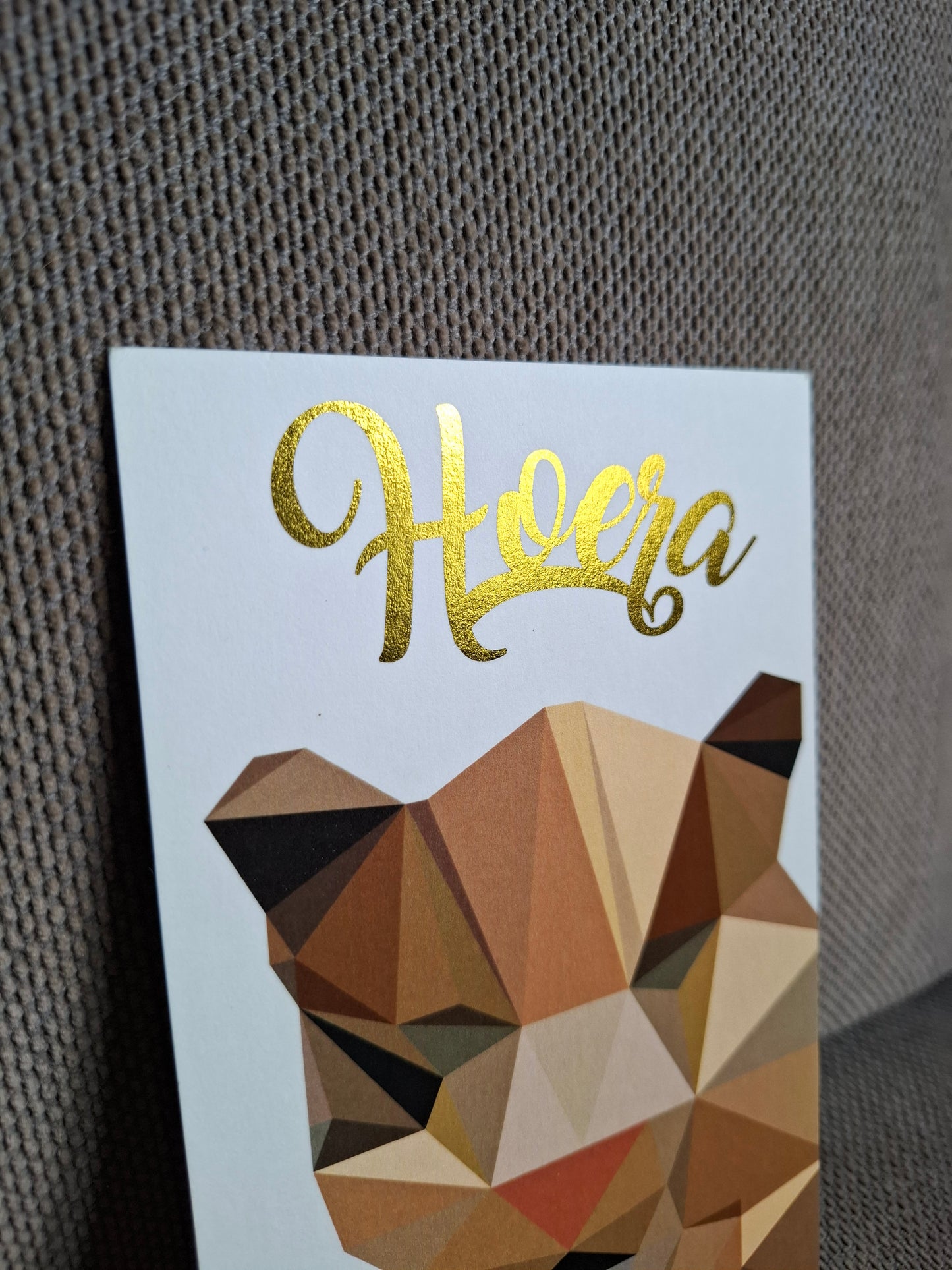 Postkaart hoera leeuwin met gouden folie